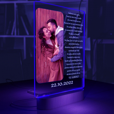 12.Lampa iluminata  3D cu baza din lemn o poza  text si data, model pentru Indragostiti [4]