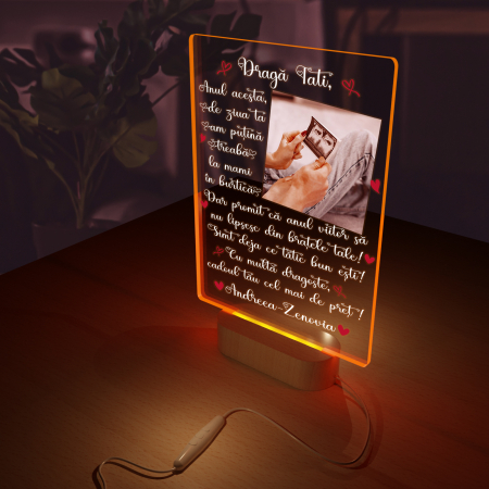 Lampa iluminata  3D cu baza din lemn o poza  text si data, model pentru viitori parinti [1]