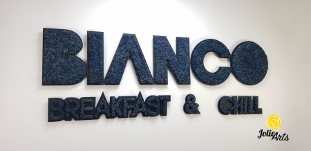 Logo Bianco, Breakfast & Chill, Decorat cu Licheni Naturali Stabilizati [1]
