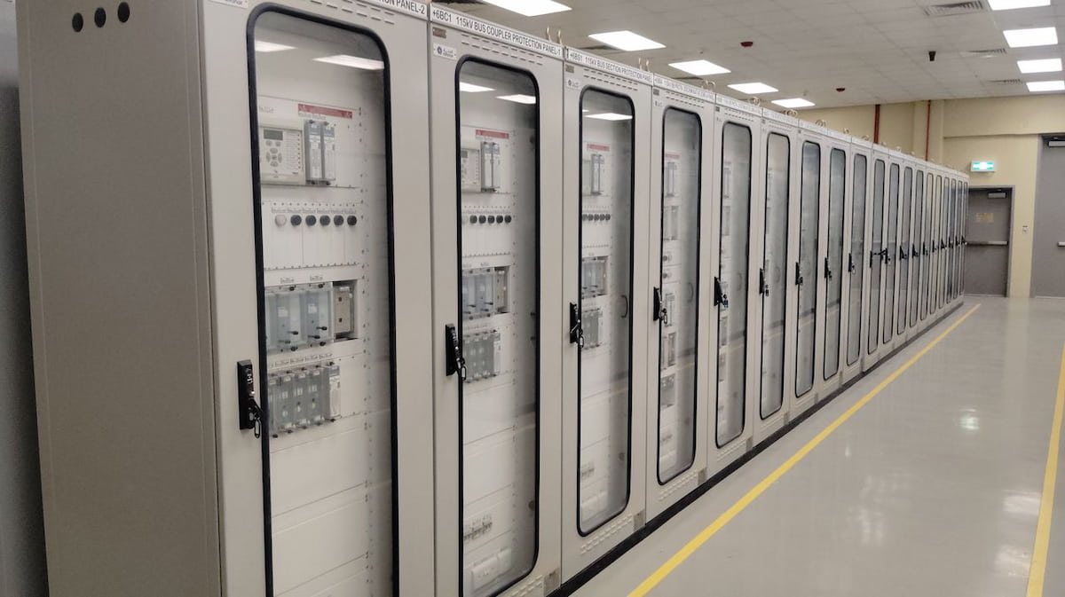 Relee inteligente programabile vs programare PLC de nivel industrial: ce trebuie sa stii despre automatizarile industriale si alegerea solutiilor potrivite de lucru?