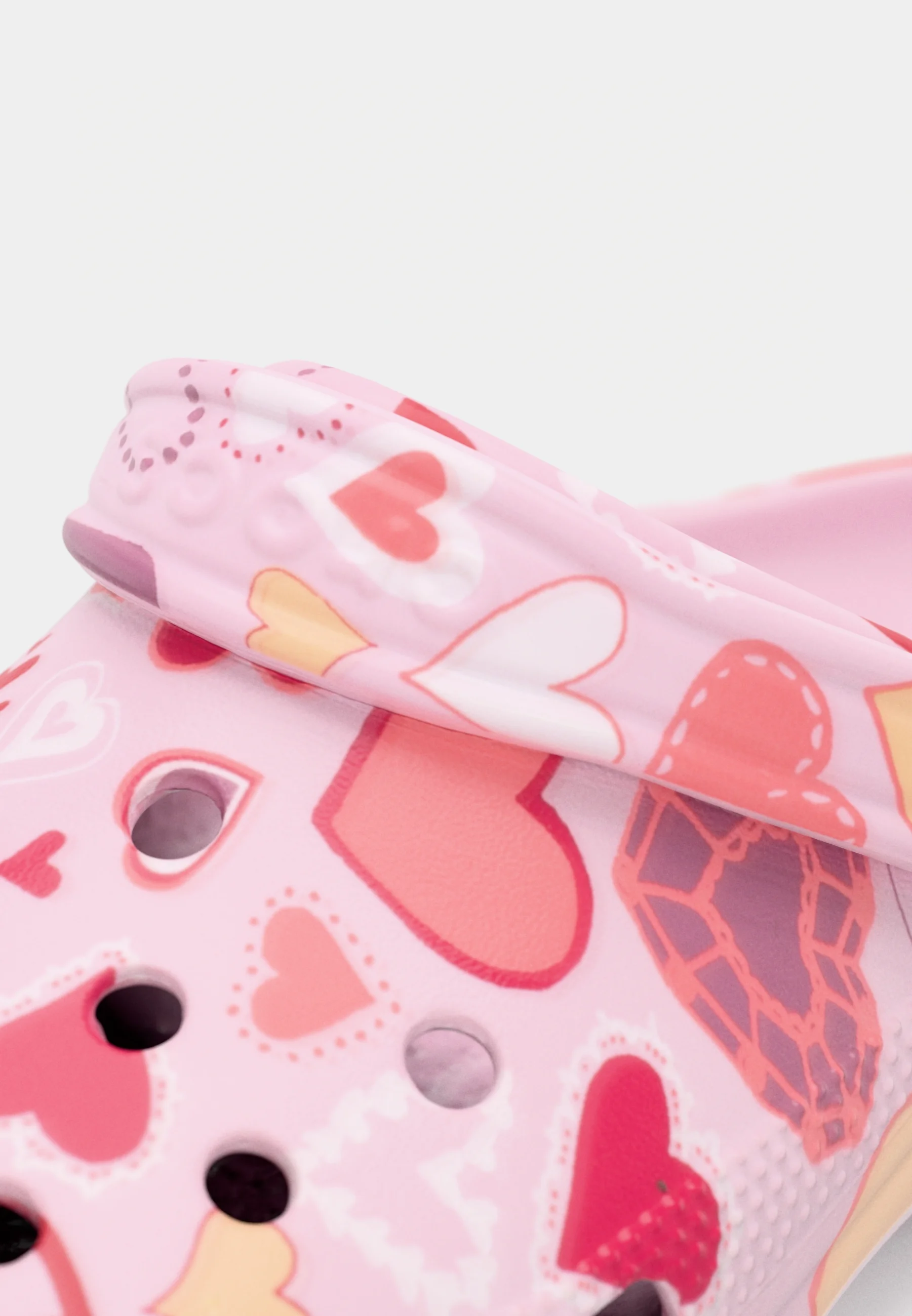 Saboti Crocs Classic 209682 pink milk/hearts [4]