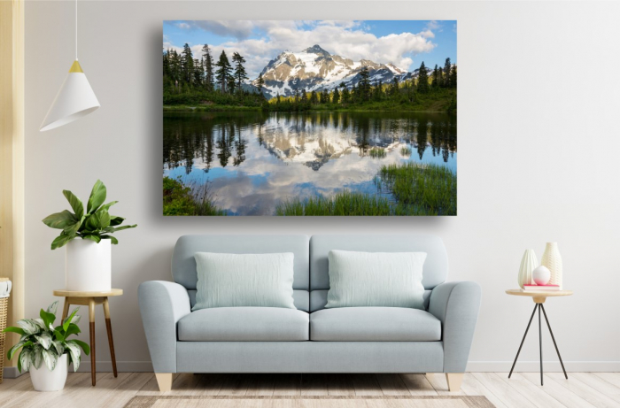 Tablou Canvas - Reflexia muntelui inzapezit din lac [1]