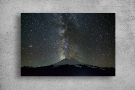 Tablou Canvas - Calea lactee deasupra muntelui Elbrus [1]