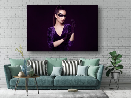 Tablouri Canvas Sexy - Tablou Canvas - Femeie sexy cu manusi violet