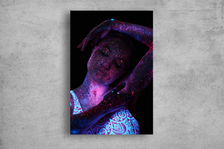 Tablou Canvas - Femeie si lumina ultraviolet [1]