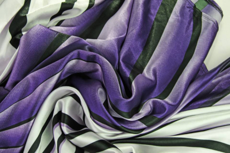 Tapet - Tapet Premium Canvas - Bucati de material mov si albe
