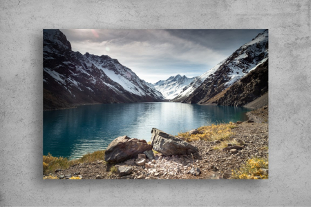 Tapet Premium Canvas - Laguna lacului Inca inconjurata de muntii inzapeziti [1]