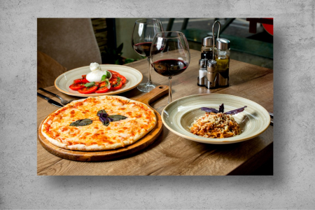 Tapet Premium Canvas - Pizza pe platou cu paste si rosii [1]