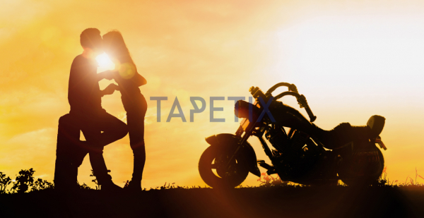 Tablou Couple Kissing at Sunset [4]