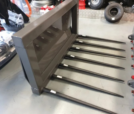 2.6.1. Echipamente atasabile - Furca gunoi 7 tepuse negre