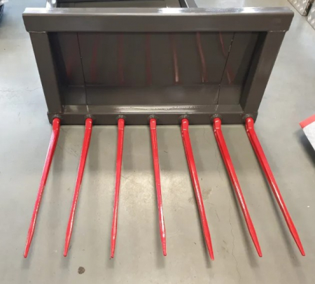 2.6.1. Echipamente atasabile - Furca gunoi 7 tepuse rosii