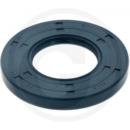 Tipuri de tractoare: 553, 644, 654, 743, 743 XL, 744, 745 S, 745 XL, 844, 844 S, 844 XL, 845, 845 XL - Simering PTO Case IH 23/6470-25 105896 12000516 3 142 404 R91 3 142 405 R91 3142404R91 3142405R91 3221942R1 50360 5123299 5144379 5144379GV 556168 82014585 H3142405R91 H3221942R1 IH3221942 KU82014585 MC3221942R1 S50360  