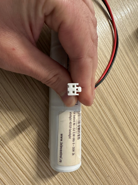 Kit baterii Ni-Cd 3,6V 4Ah 6-36W 3h Intelight 40159 [3]