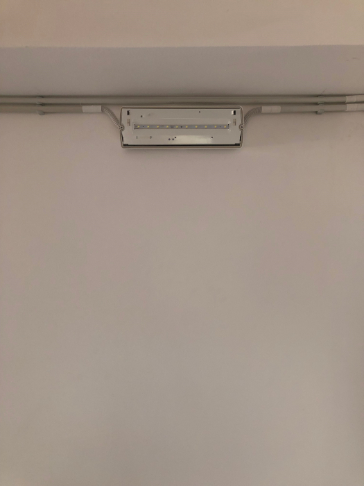 EOL Lampa emergenta Intelight 41628, functionare mentinut, cu autonomie minima de 3h de la caderea tensiunii de retea, cu test manual [6]