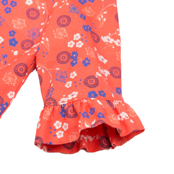 Rochiță elegantă din percal (bumbac 100%), având un design cu flori colorate și mandala pe fundal roșu. Mandala este o imagine-simbol, reprezentată printr-un cerc magic, simbolizând universul și armonia. Rochița are volane la mâneci si la tiv. Cordonul cu fundă este atașat. Închiderea se face în spate, până în talie, cu fermoar ascuns, pentru a nu crea disconfort. [4]