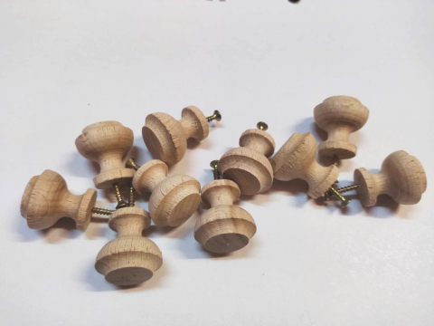 HOBBY: Articole baza - Butoni din lemn plate