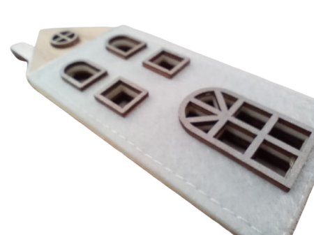 Casuta decorativa din lemn si pasla 14 cm [1]