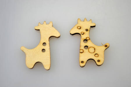 Figurine din lemn - Nasturi din lemn- girafa 2.5 cm, 10 buc/set