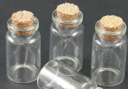 HOBBY: Articole baza - Sticluta fina cu dop de pluta- 2.2 x 4 cm