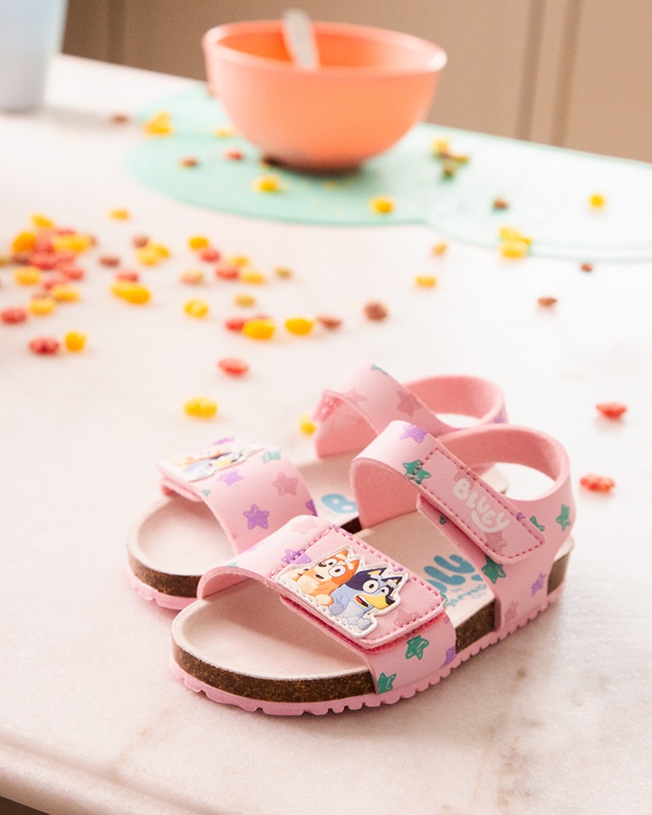 Sandale textile sau sandale din piele vara – ce alegi pentru primii pași?