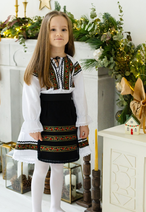 Costum negru  traditional pentru fetite TinTin Shop [5]