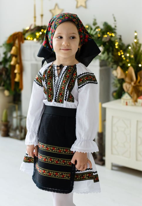 Costum negru  traditional pentru fetite TinTin Shop [1]