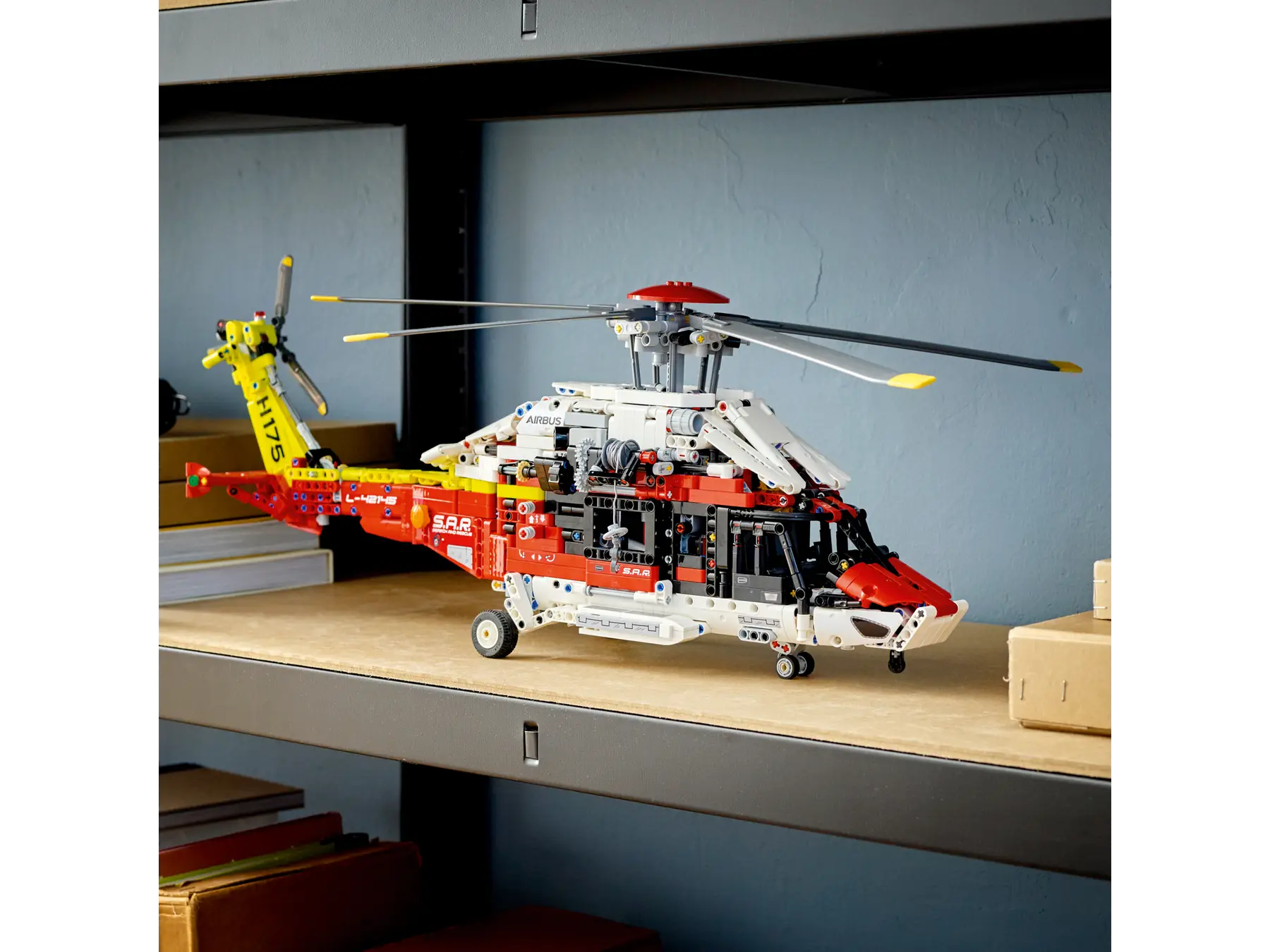 LEGO® Technic - Elicopter de salvare Airbus H175 42145, 2001 piese [7]