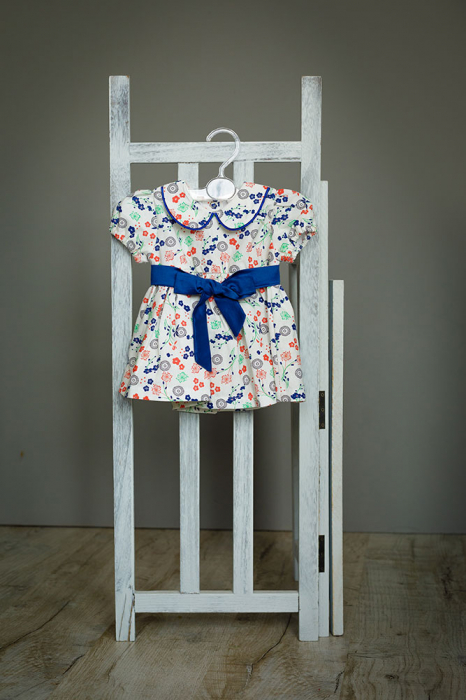 Rochie fetite alba cu flori colorate si cordon albastru, TinTin Shop [1]