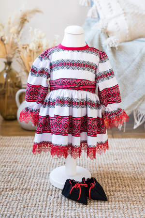 Costum traditional cu palton [1]