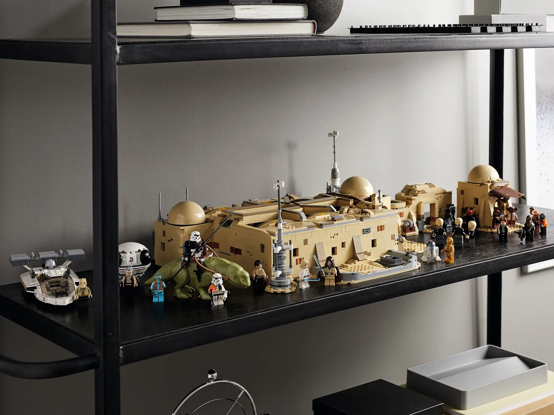 LEGO Star Wars - Mos Eisley Cantina 75290, 3187 piese [13]