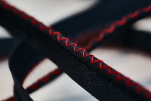Benzi textile - Piping cu snur de 3mm si cusatura decorativa zig-zag