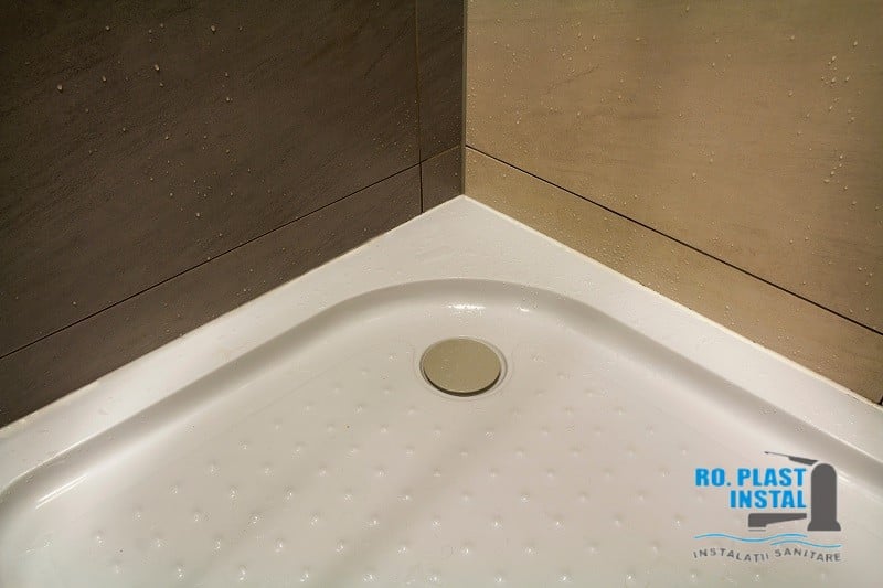 Rigole baie: accesorii esentiale pentru functionalitatea unui dus
