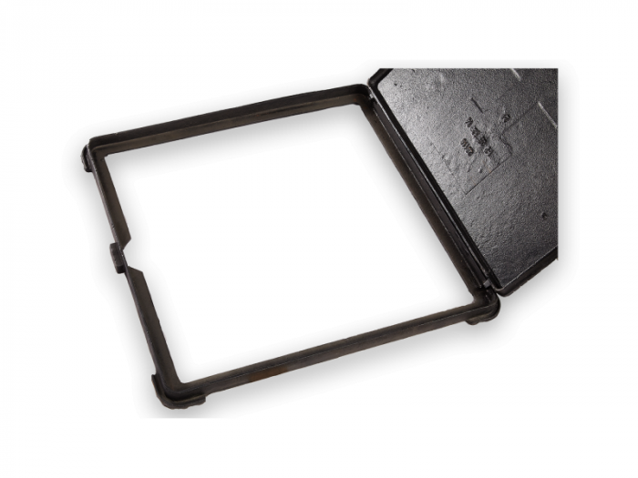 CAPAC PATRAT DIN FONTA 625 X625 CU INCHIZATOR CLASA B 12.5T [4]
