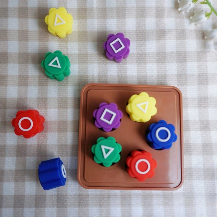 Gonggi Joc Traditional Coreean, Squid Game si Jocul Calamarului, Set 5 Piese Multicolore, Tabla Patrata Maro [2]