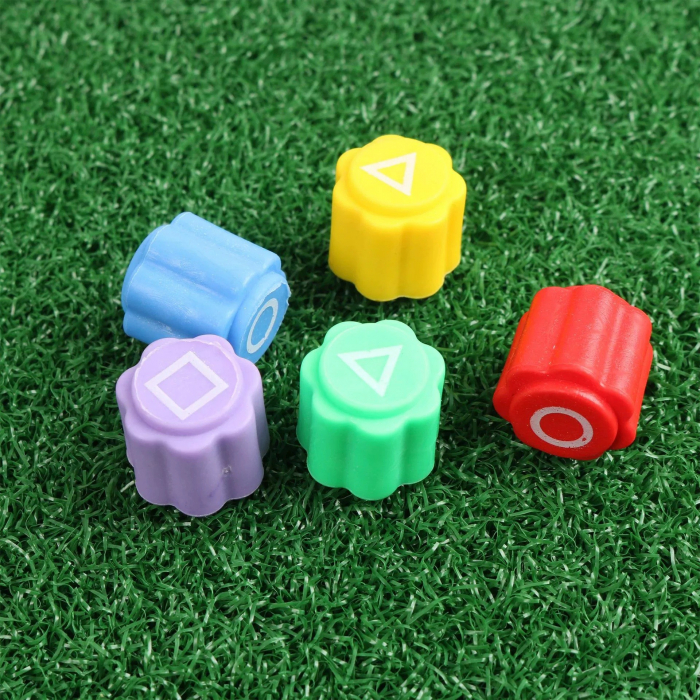 Gonggi Joc Traditional Coreean, Squid Game si Jocul Calamarului, Set 5 Piese Multicolore, Tabla Triunghiulara Neagra [5]