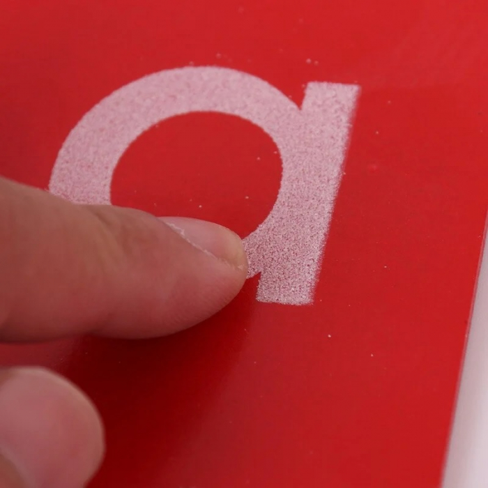 Joc educativ Montessori cu Litere senzoriale pe placute din lemn Sandpaper, multicolor [2]