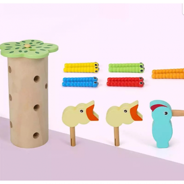 Joc magnetic Montessori din lemn, Ciocanitoarea prinde viermisorii din copac [5]
