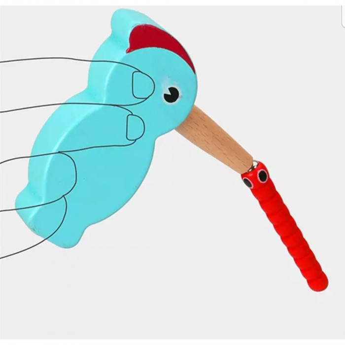 Joc magnetic Montessori din lemn, Ciocanitoarea prinde viermisorii din copac [4]