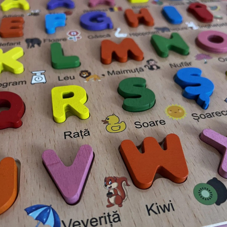 Puzzle incastru Alfabet in limba Romana din lemn cu diacritice, 31 piese, multicolor [1]
