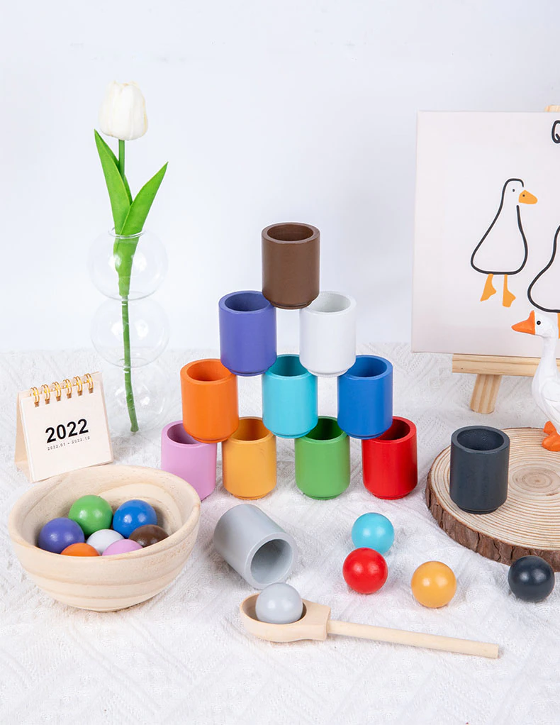Joc Montessori de indemanare si sortare cu bile din lemn Balls and Cups, multicolor [6]