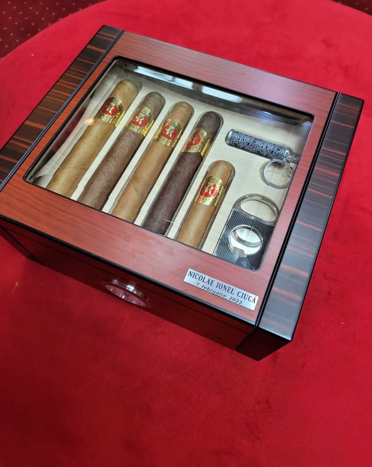 Cigar Gift Set: The Perfect Choice for Men Who Appreciate Luxury This Holiday Season.