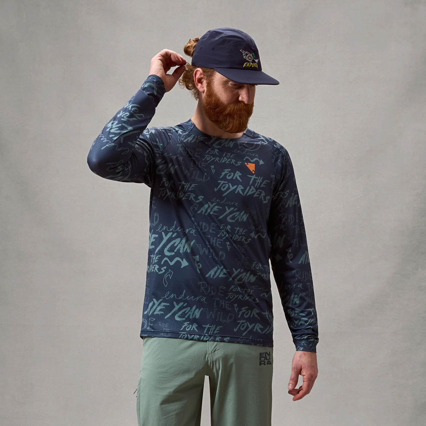 Tricouri ciclism - Bluza pentru barbati ENDURA SINGLETRACK L/S PRINT - CARBON GREY