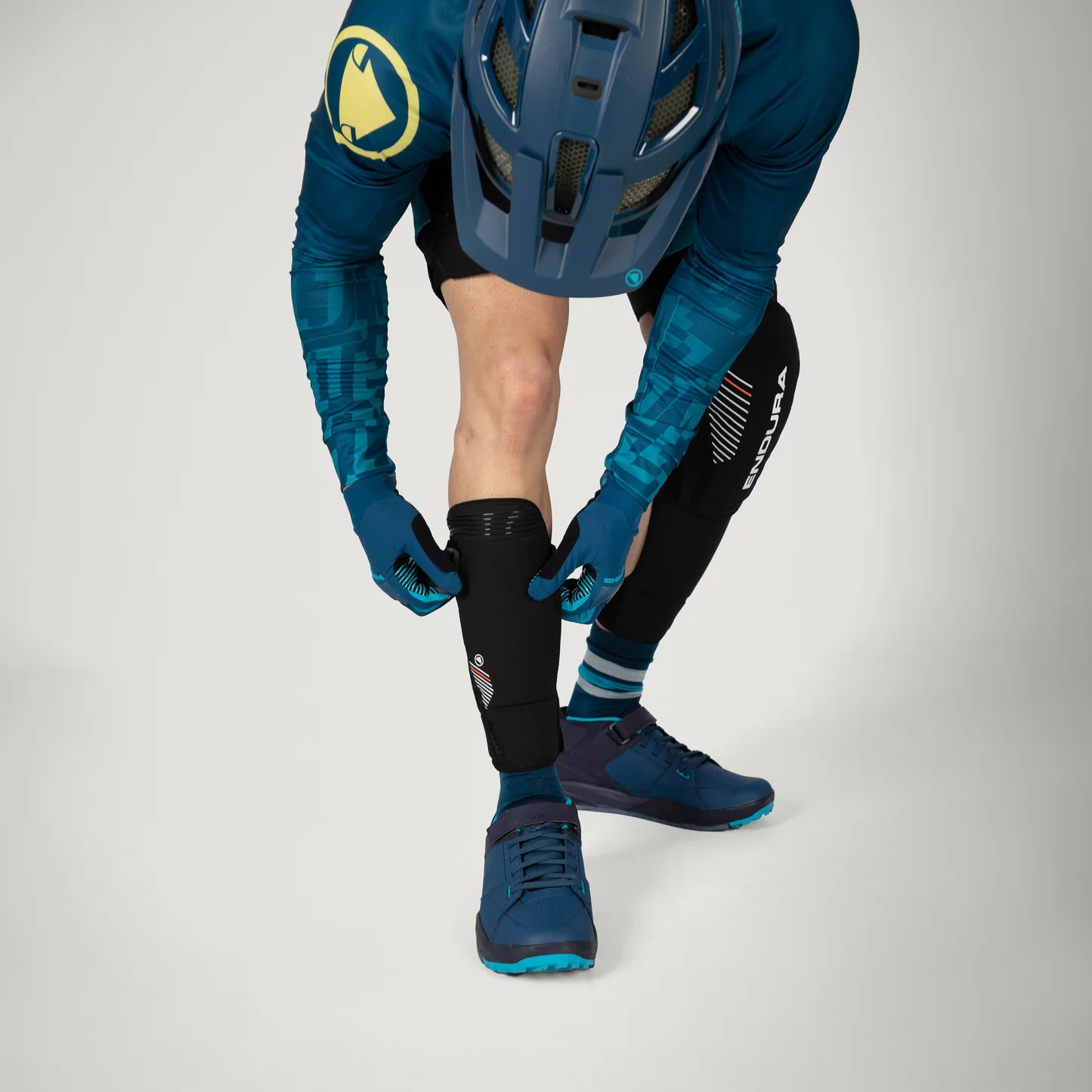 Protectie pentru tibie Endura MT500 D3O SHINGUARD - BLACK [2]