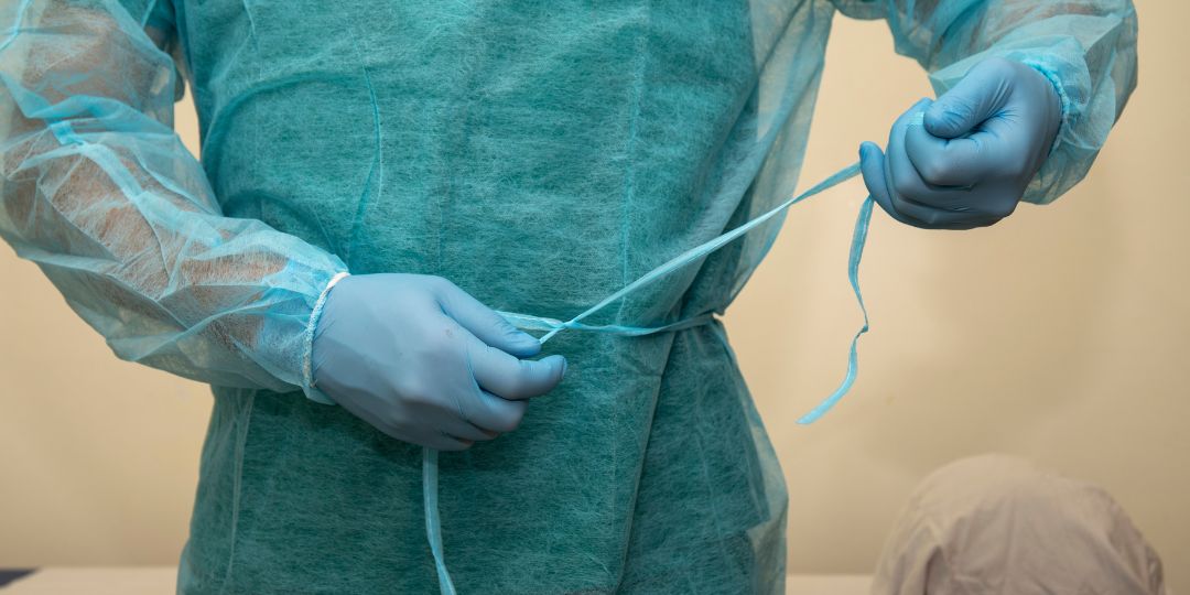 Ghid complet pentru alegerea halatelor de unică folosință