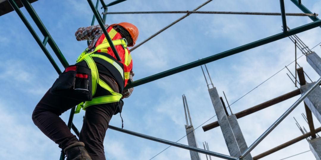 Ghid complet pentru alegerea centurilor și hamurilor de protecție