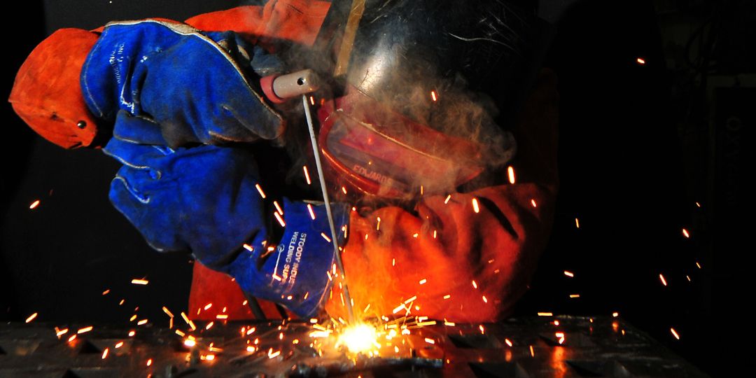 Cum alegi mănușile de sudură potrivite – Ghid complet pentru profesioniști
