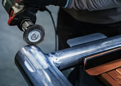 BOSCH PRO Metal Clean, Perie-disc de sârmă, din sârmă ondulată, pentru mașini de înșurubat și mașini de găurit cu percuție, tijă cilindrică, Ø 75-100 mm [6]