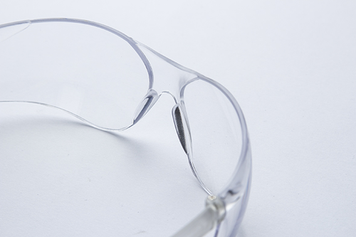 COVERGUARD PHI, ochelari de protecție din policarbonat, lentilă incoloră sau fumurie, tratament anti-zgâriere (K), design sportiv cu punte nazală anti-alunecare [2]