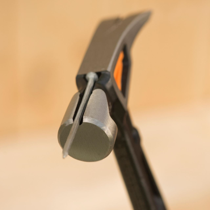 FISKARS ISOCORE, Ciocan universal cu suprafață magnetică pentru cuie [6]