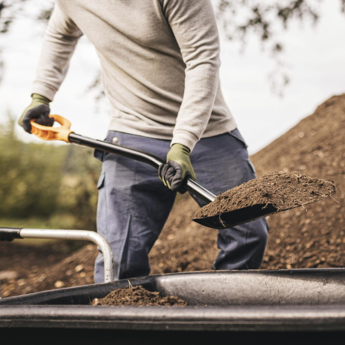 FISKARS SOLID+, Lopată pentru beton din oțel boric [4]